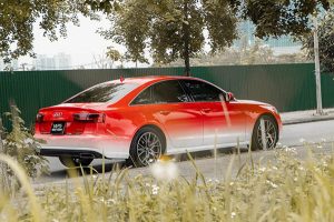 có nên dán decal xe ô tô