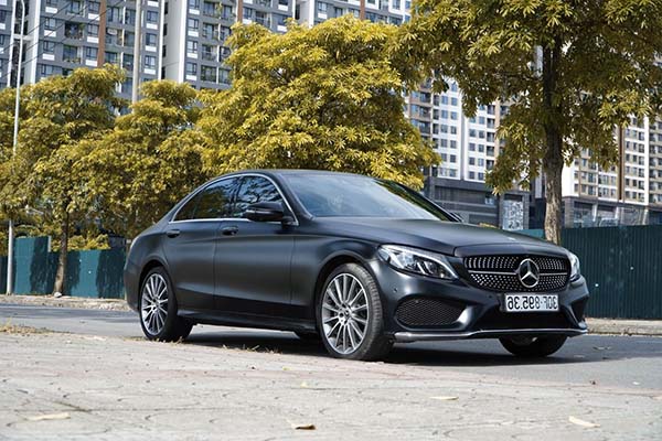 Dễ dàng thay đổi màu sắc xe là ưu điểm lớn của dán decal có nên dán decal xe ô tô