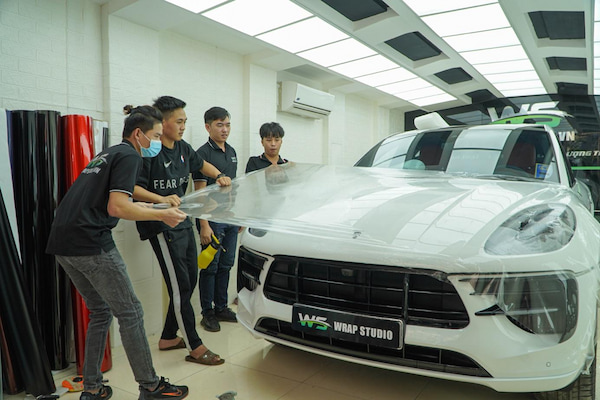 Decal trong suốt có tác dụng giúp bảo vệ màu sơn nguyên bản Decal trong suốt có tác dụng giúp bảo vệ màu sơn nguyên bản