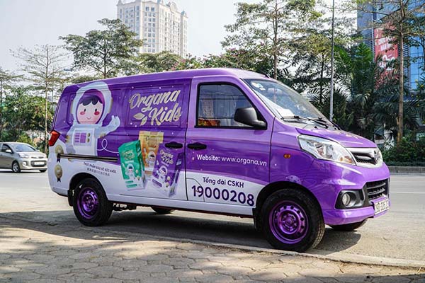 dán quảng cáo trên xe ô tô