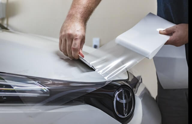 Dán PPF giúp chống trầy xước xe bởi sự va quệt và đất đá bắn khi di chuyển Dán PPF giúp chống trầy xước xe bởi sự va quệt và đất đá bắn khi di chuyển