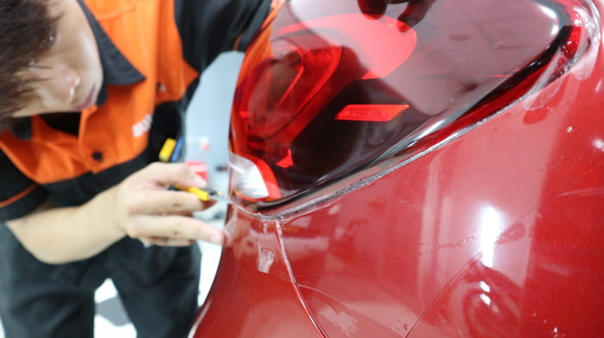 Tấm phim PPF trong suốt không màu luôn giữ được sự bền đẹp theo thời gian Tấm phim PPF trong suốt không màu luôn giữ được sự bền đẹp theo thời gian