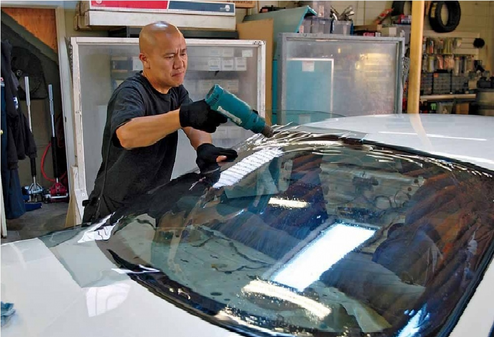 Cách dán phim cách nhiệt kính lái ô tô đơn giản Cách dán phim cách nhiệt kính lái ô tô đơn giản