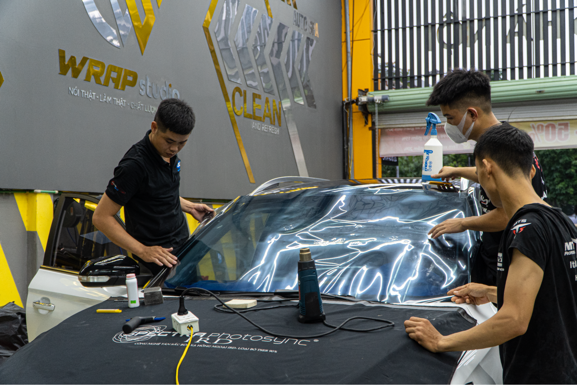 Dán phim cách nhiệt cho xe ô tô Dán phim cách nhiệt cho xe ô tô