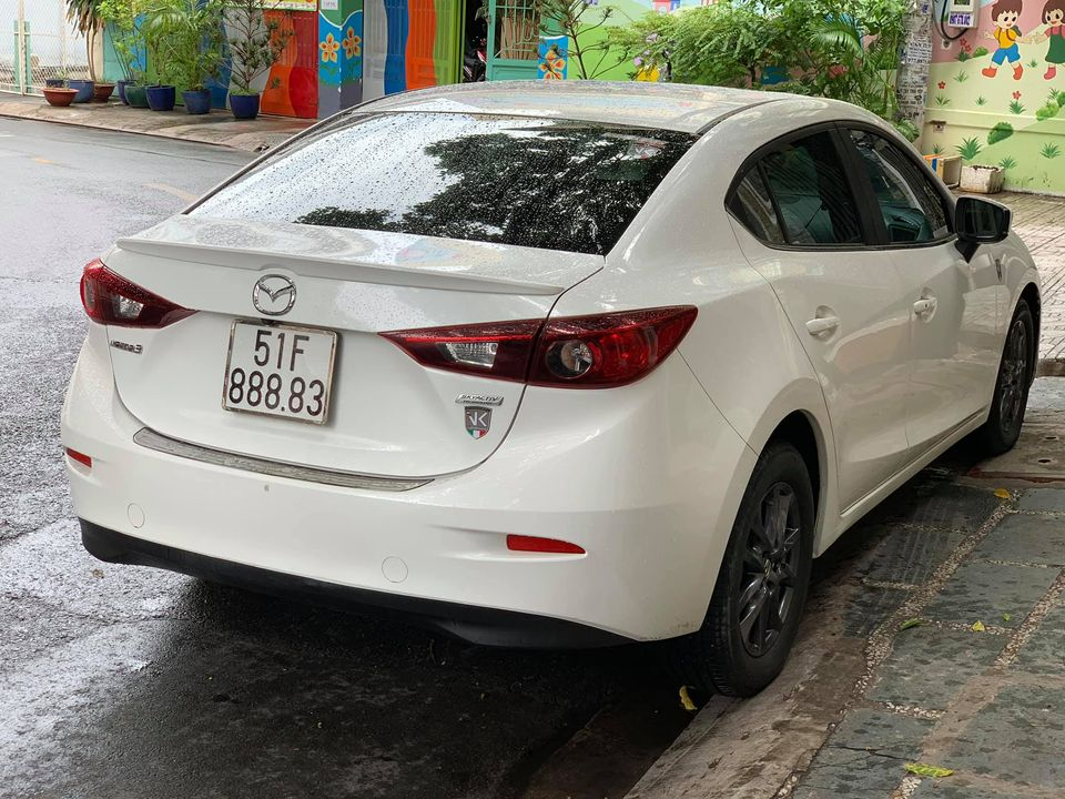 Dán phim tạo cảm giác riêng tư hơn cho người ngồi trong xe Dán phim tạo cảm giác riêng tư hơn cho người ngồi trong xe