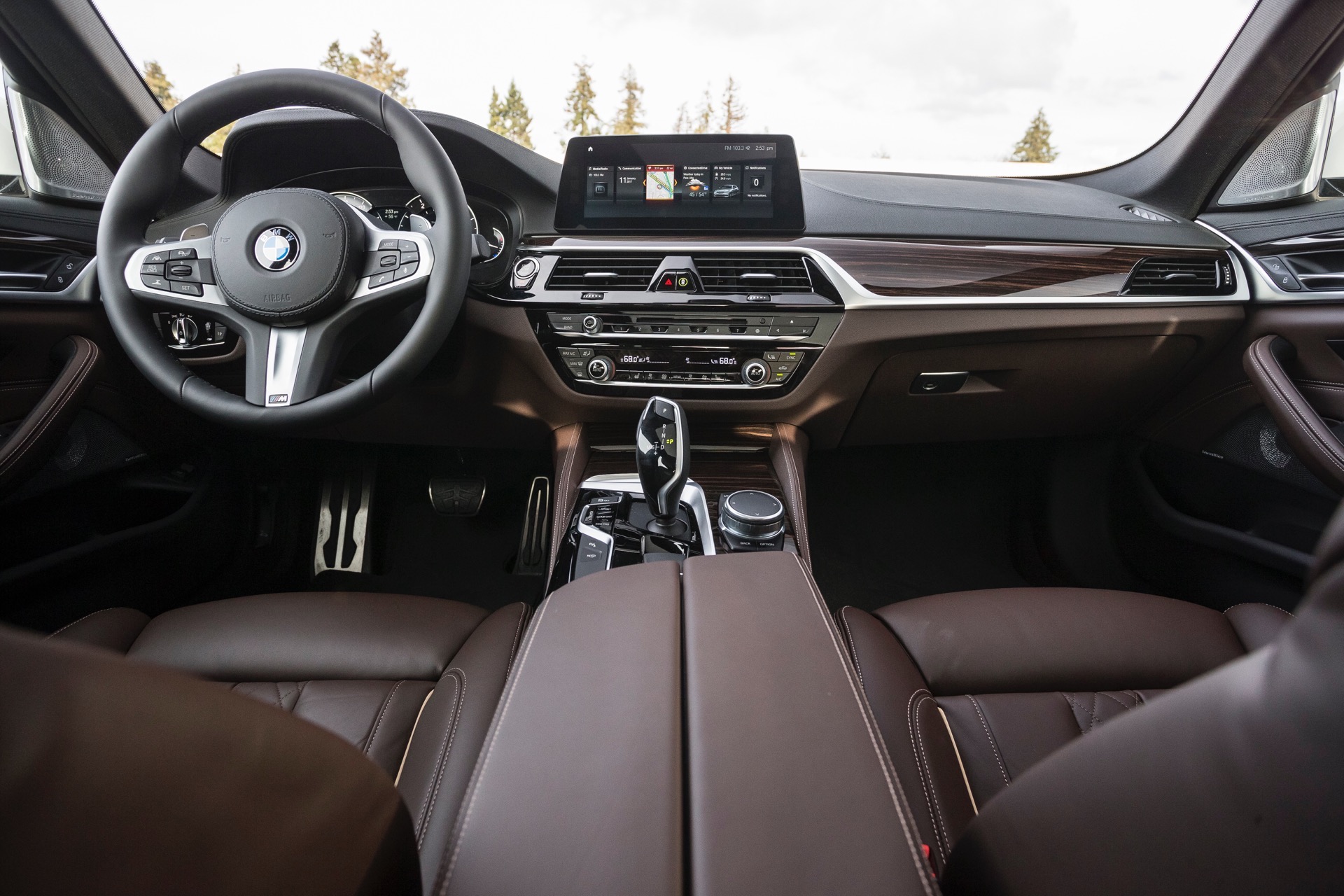 Nội thất sang trọng của BMW 530i M Sport- Wrap Studio