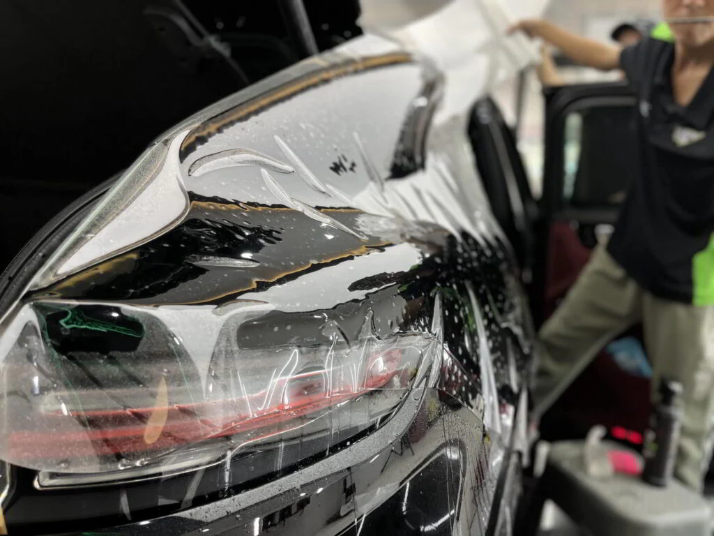 Dán PPF giúp bảo vệ lớp sơn nguyên bản của xe