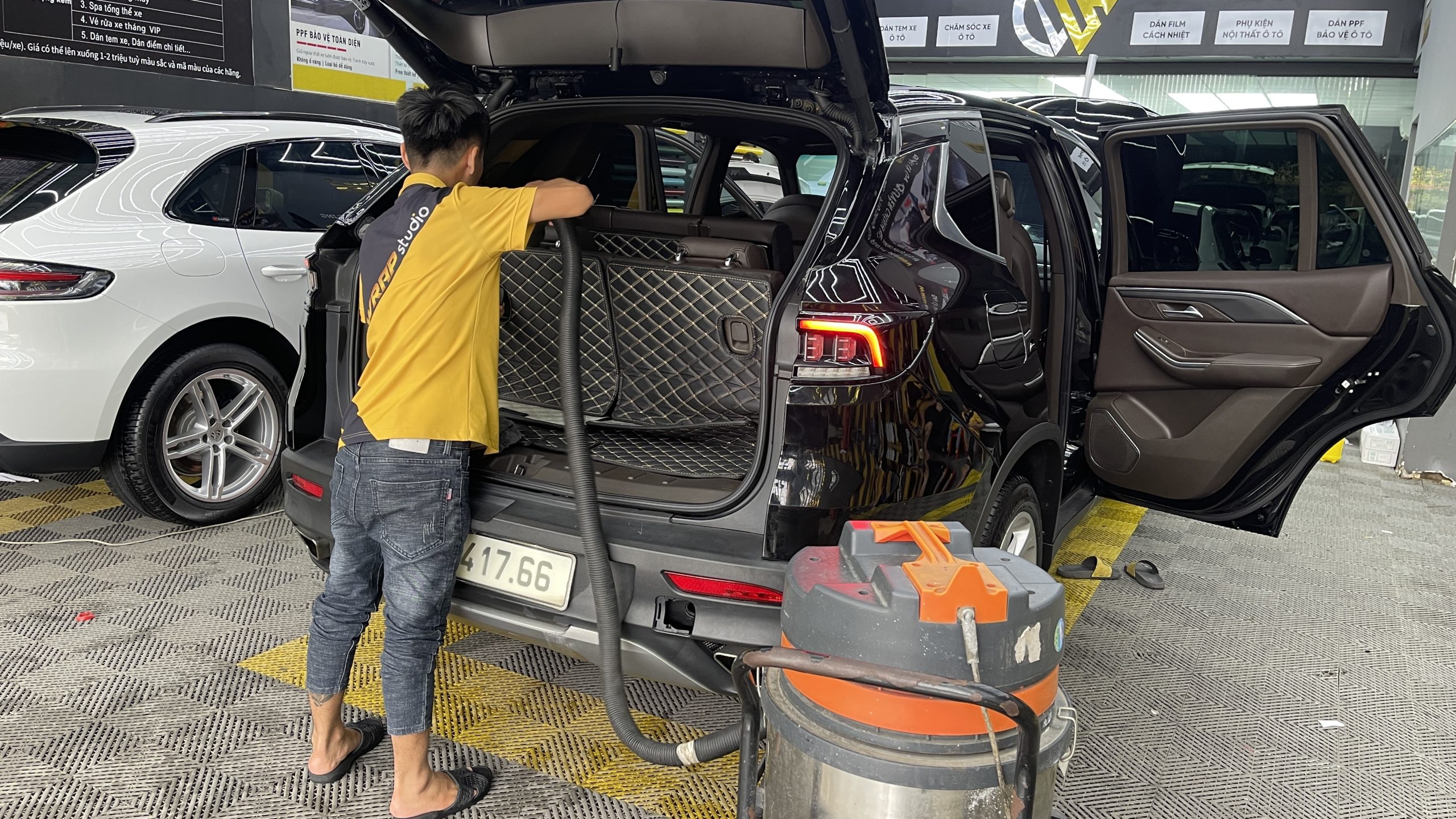 hút bụi xe tại WRAP STUDIO