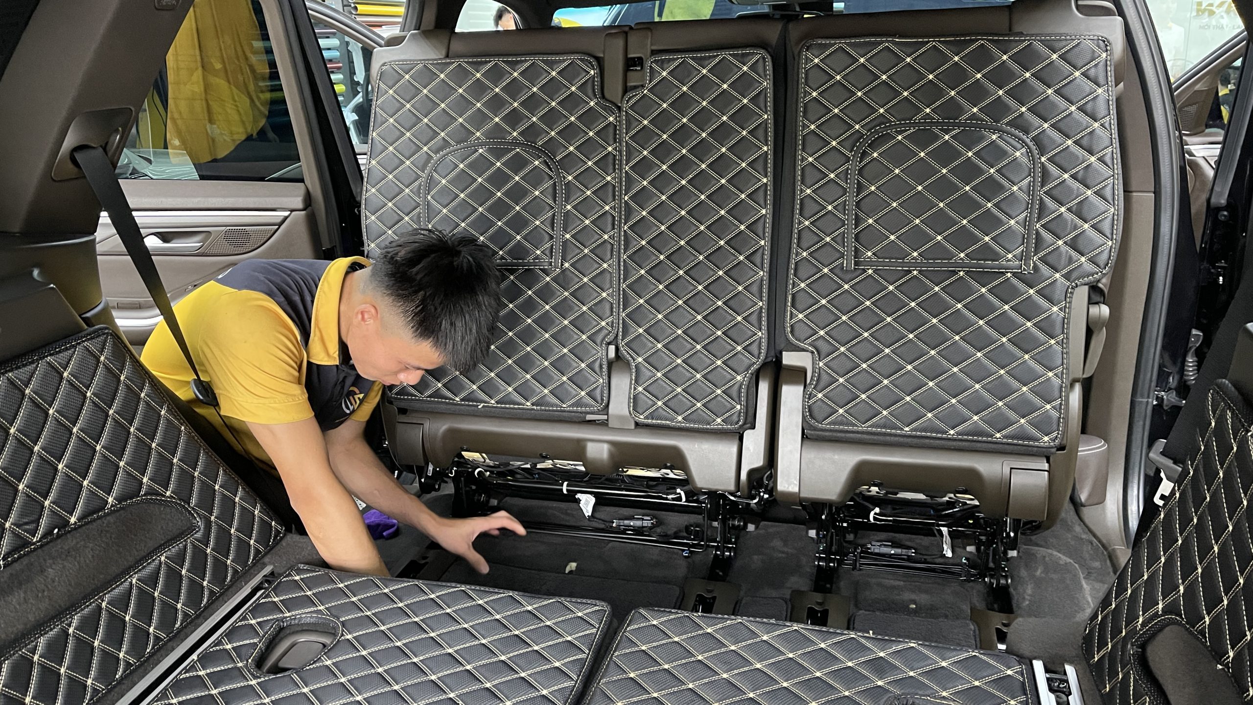 Vệ sinh ghế xe