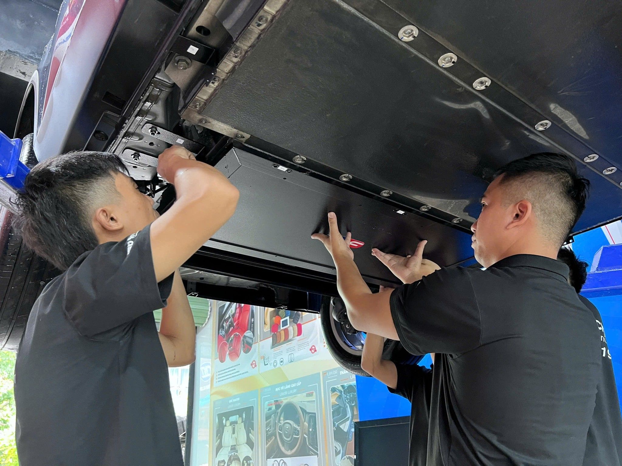 lắp đặt ốp pin