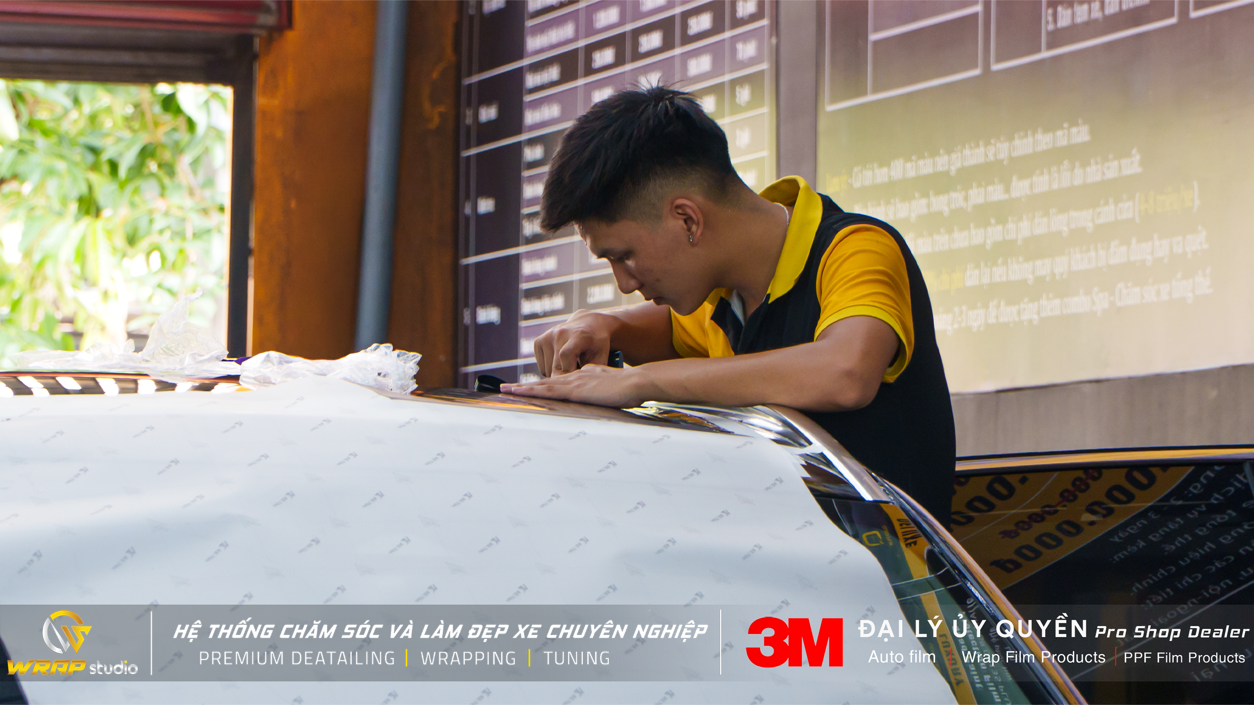Volvo dán trần đen tại Wrap Studio
