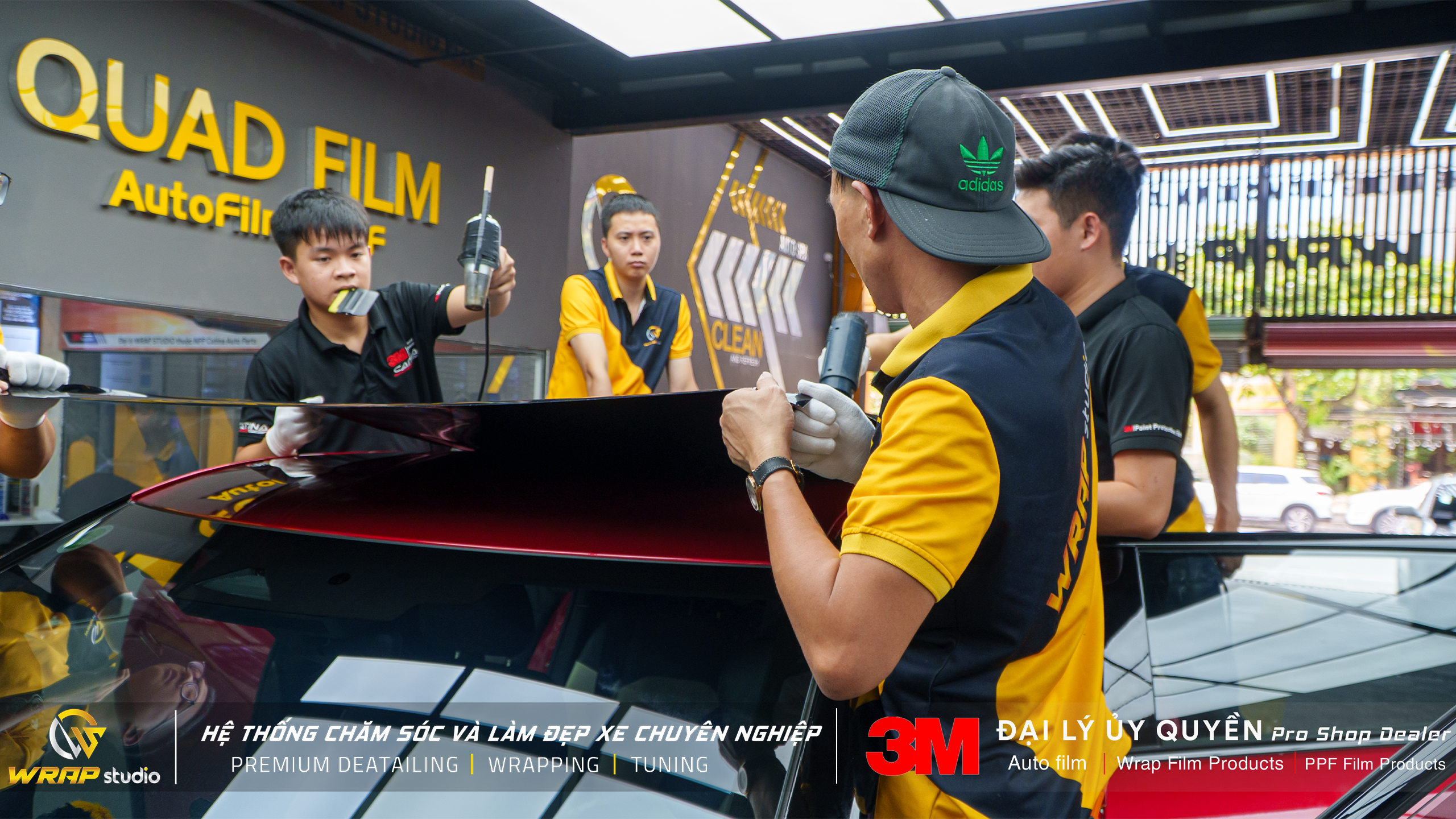 Thi công dán tem xe vf7 tại Wrap Studio