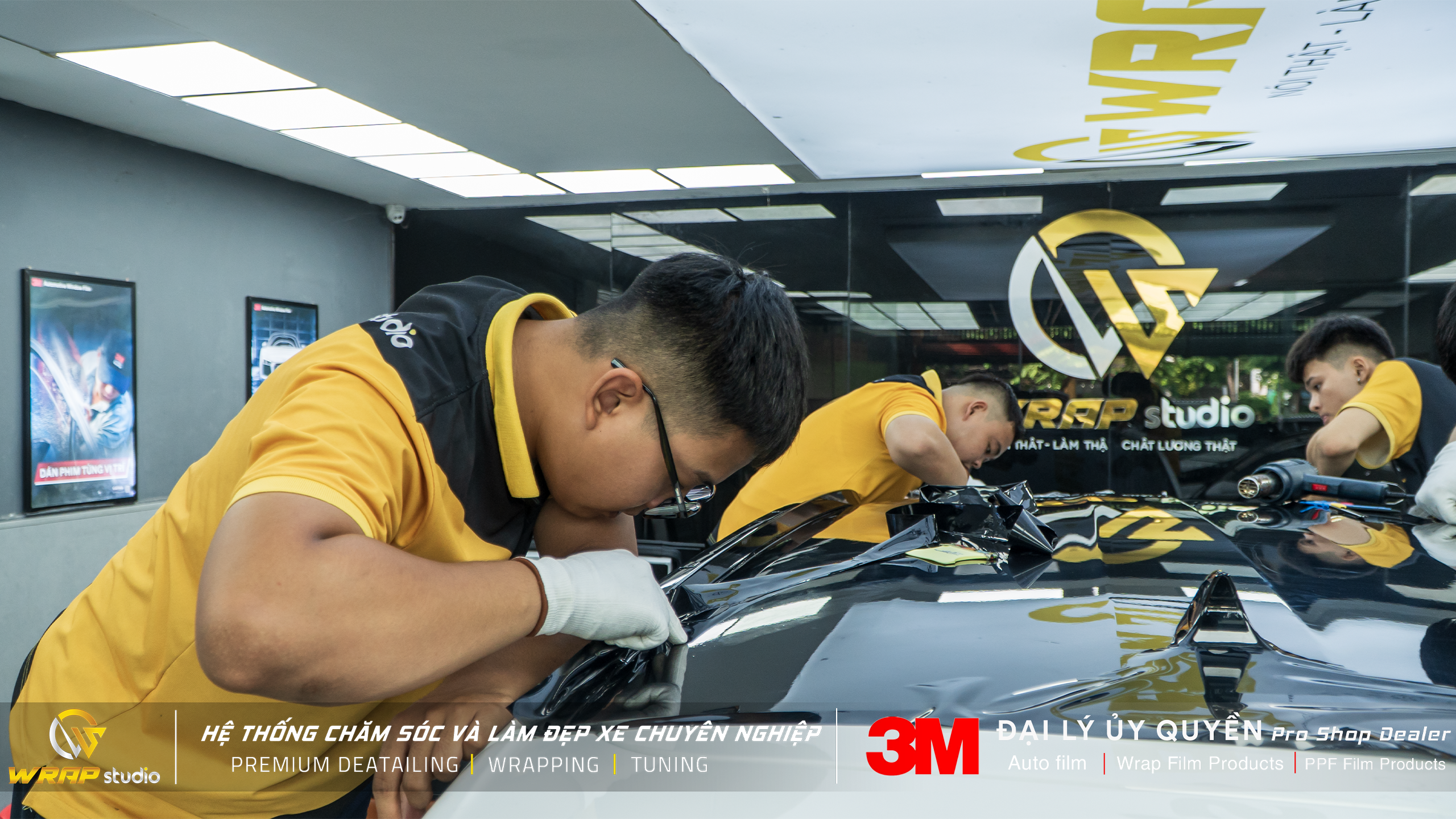 Thi công dán trần đen tại Wrap Studio