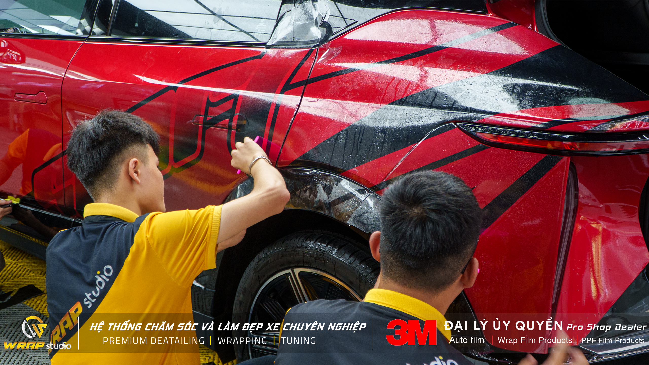 Thi công dán tem xe vf7 tại Wrap Studio