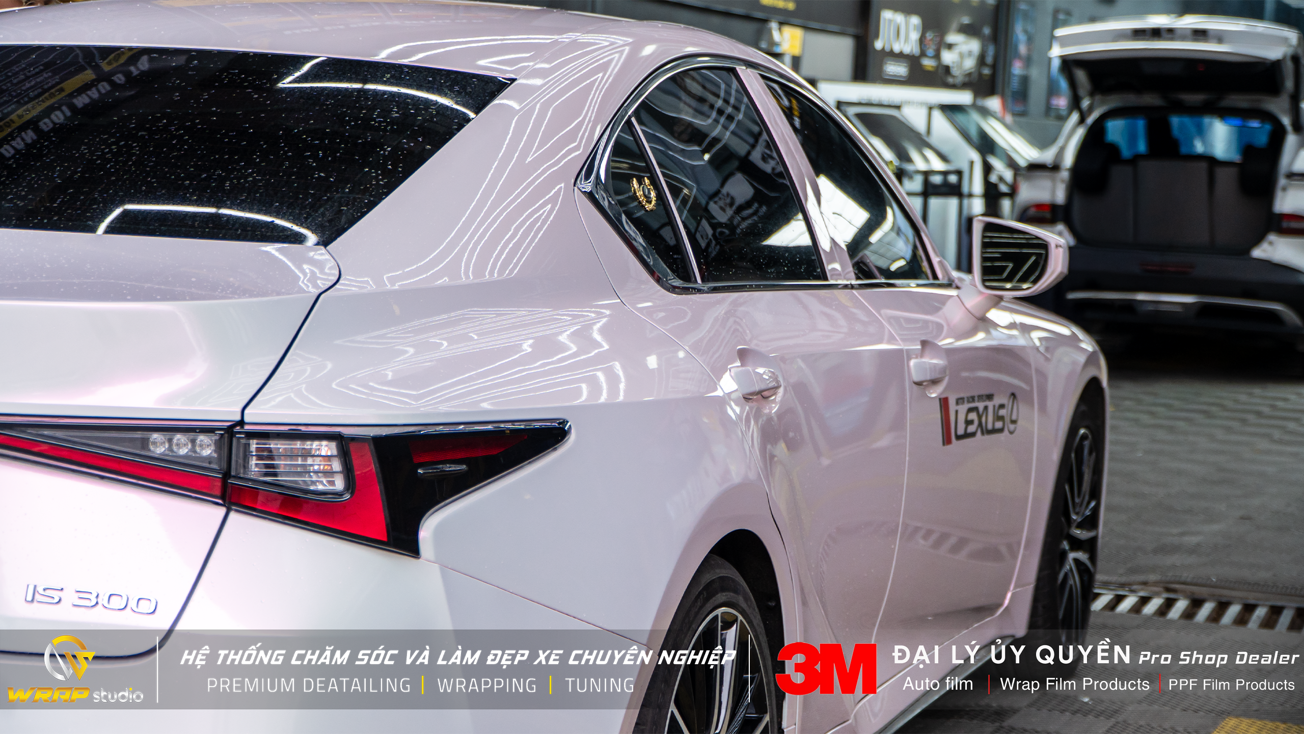Lexus IS300 dán đổi màu hồng Sakura ngọc trai