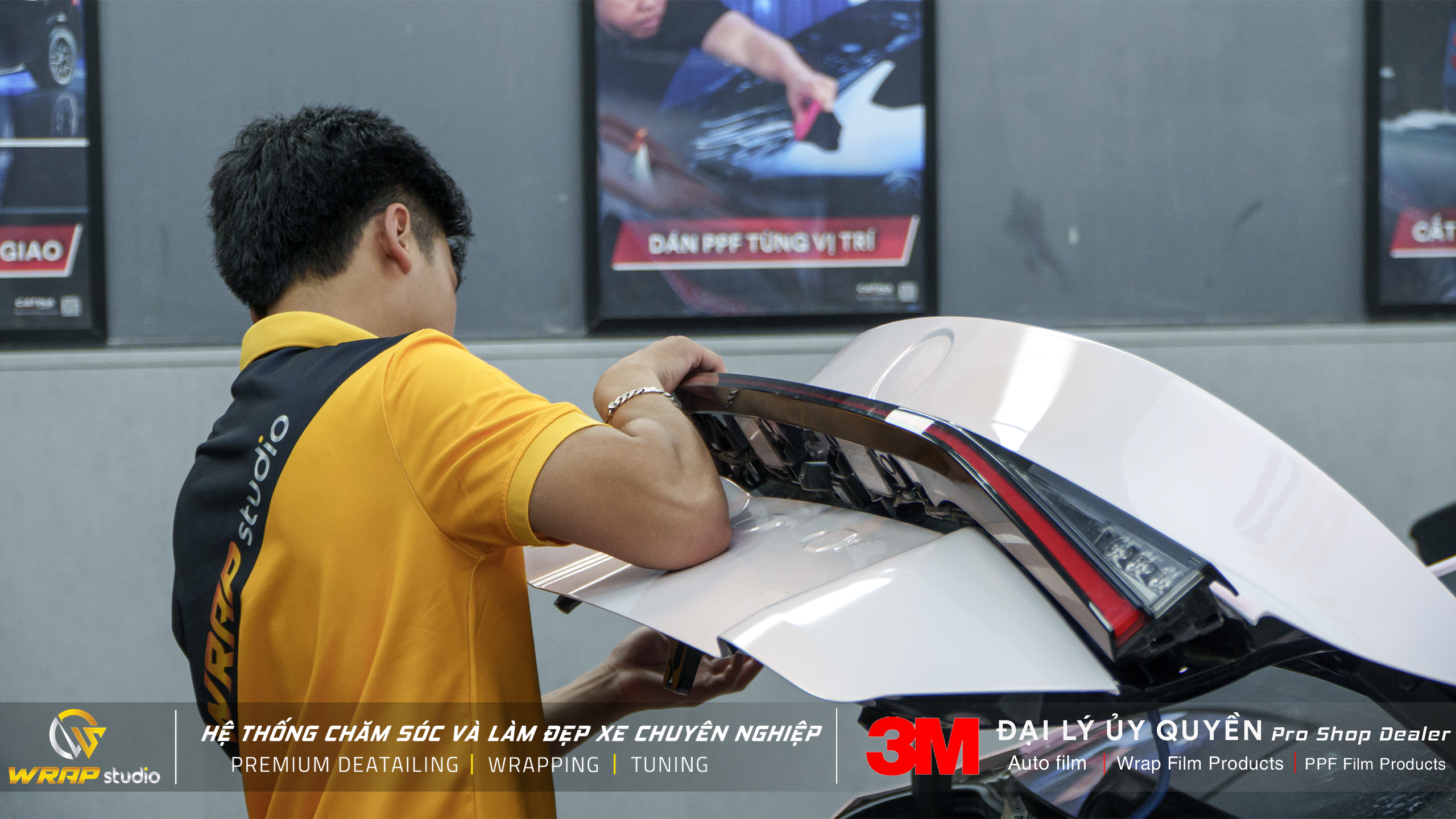 Lexus IS300 dán đổi màu hồng Sakura ngọc trai